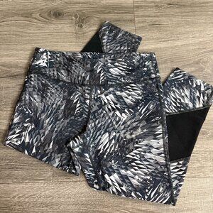 Nike Power Epic Lux Black White Geo Running Yoga Crop Tights Size M